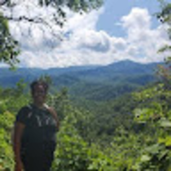 Meet your Posher, Sara - Picture 1 of 1